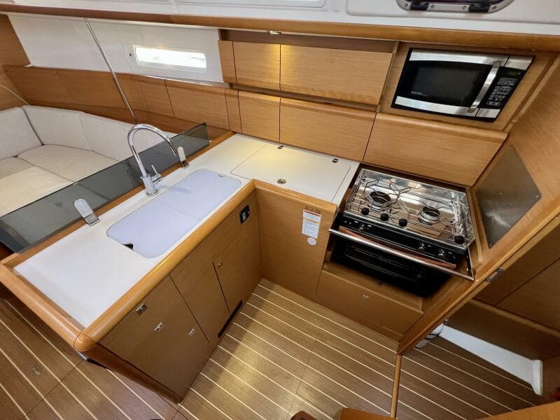 2013 Jeanneau 379