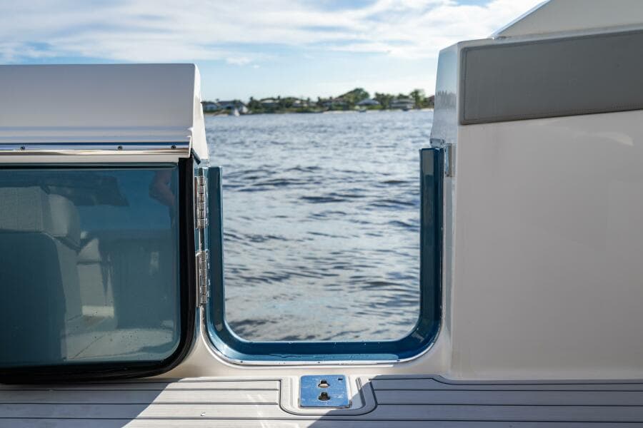 2022 Tiara Yachts 43 LS