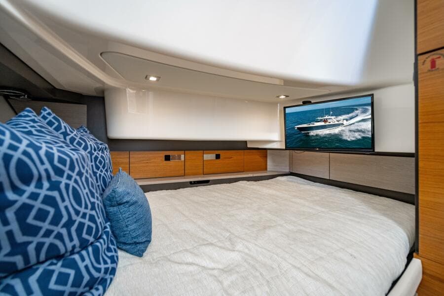 2022 Tiara Yachts 43 LS