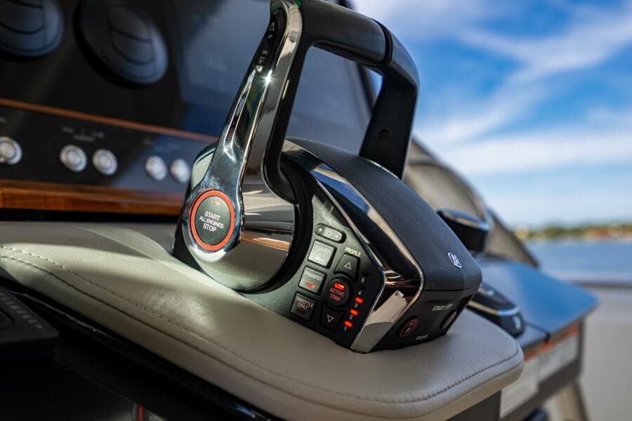 2022 Tiara Yachts 43 LS