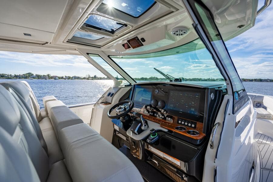 2022 Tiara Yachts 43 LS