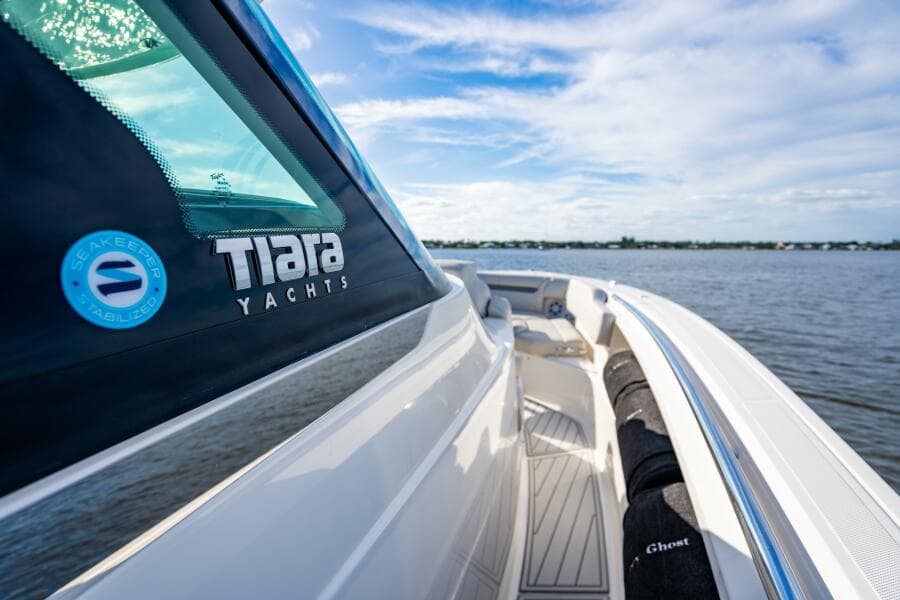 2022 Tiara Yachts 43 LS
