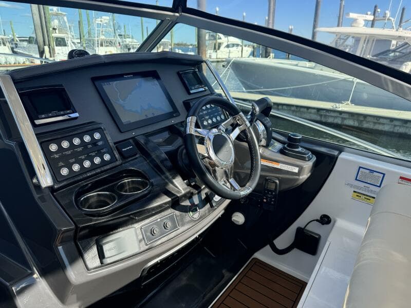 2018 Monterey 335 SY