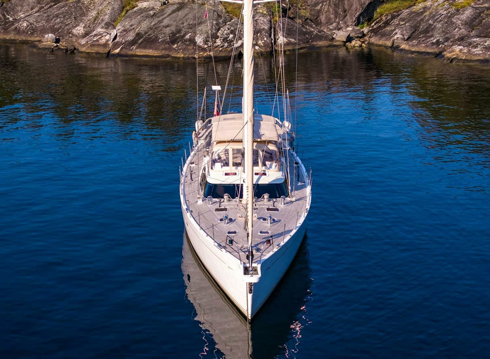 2014 Oyster Yachts Oyster 825