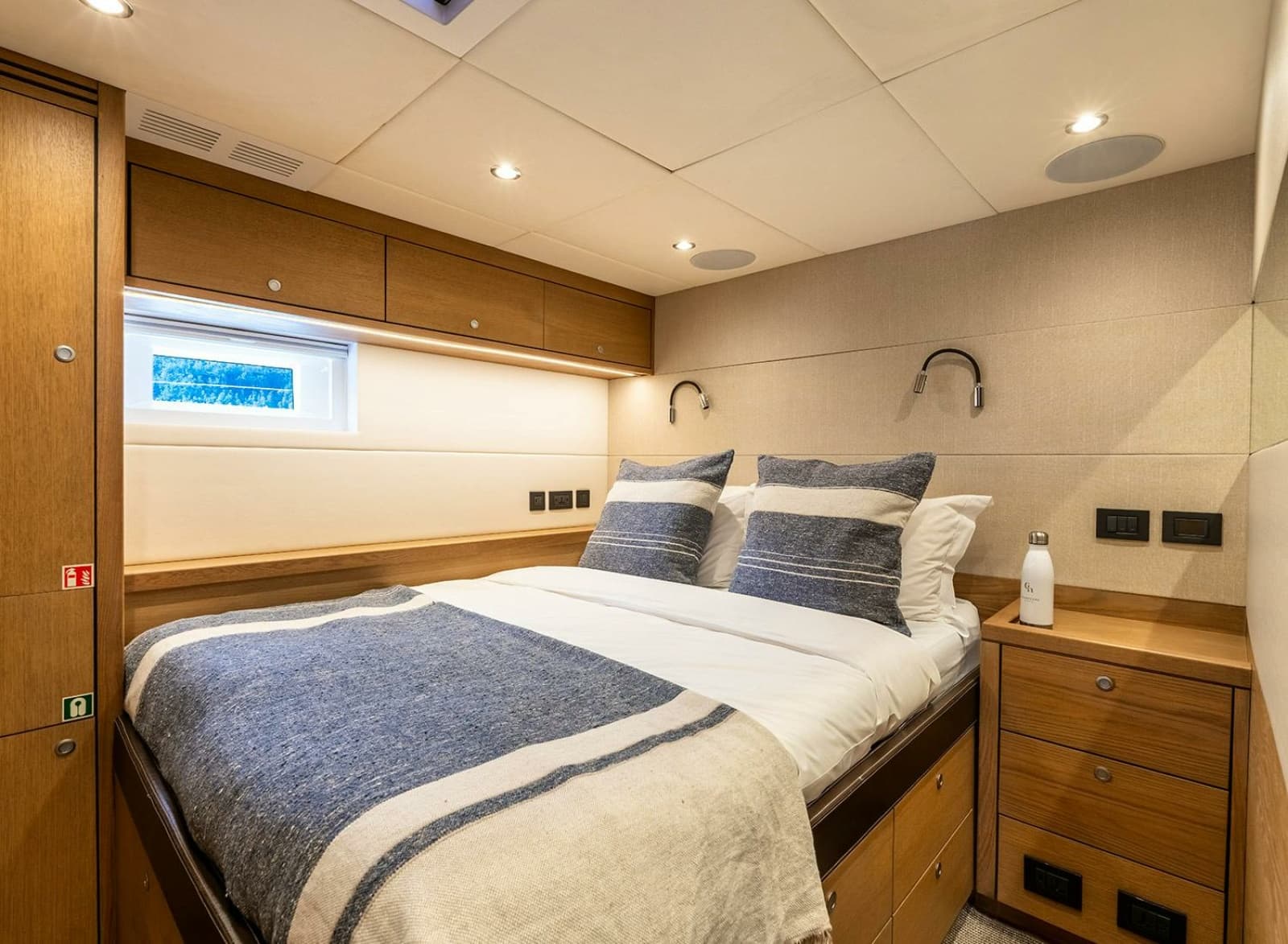 2014 Oyster Yachts Oyster 825