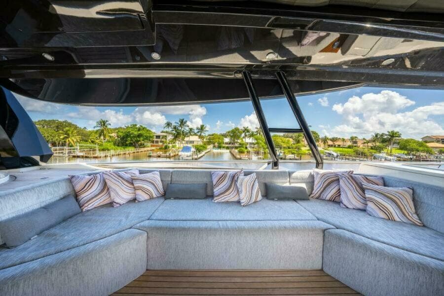2015 Monte Carlo Yachts MCY86