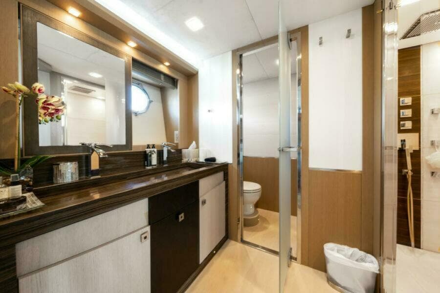 2015 Monte Carlo Yachts MCY86