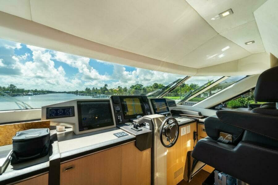 2015 Monte Carlo Yachts MCY86