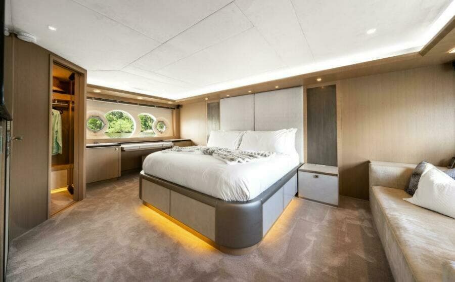 2015 Monte Carlo Yachts MCY86