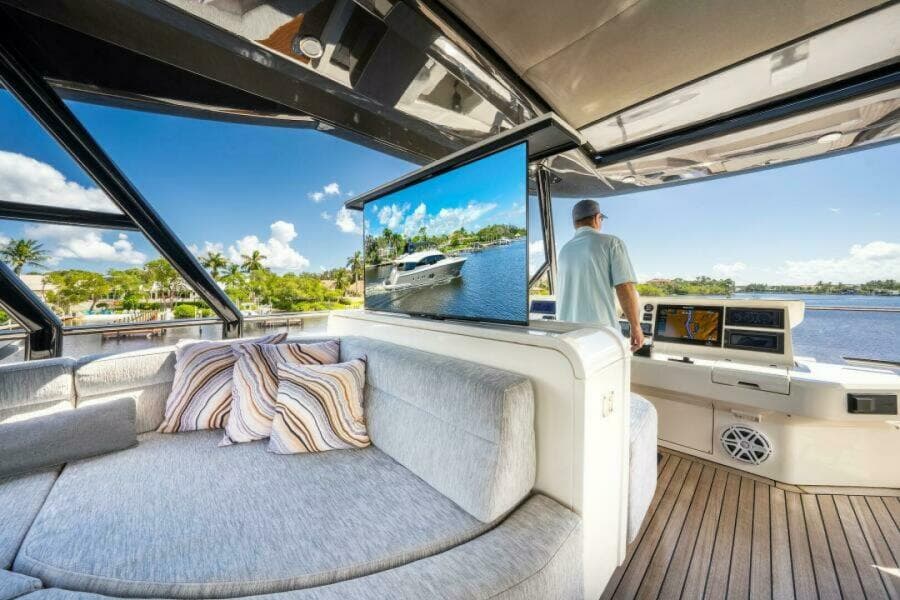 2015 Monte Carlo Yachts MCY86