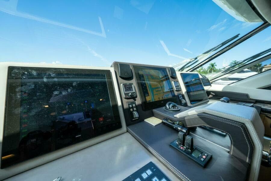 2015 Monte Carlo Yachts MCY86