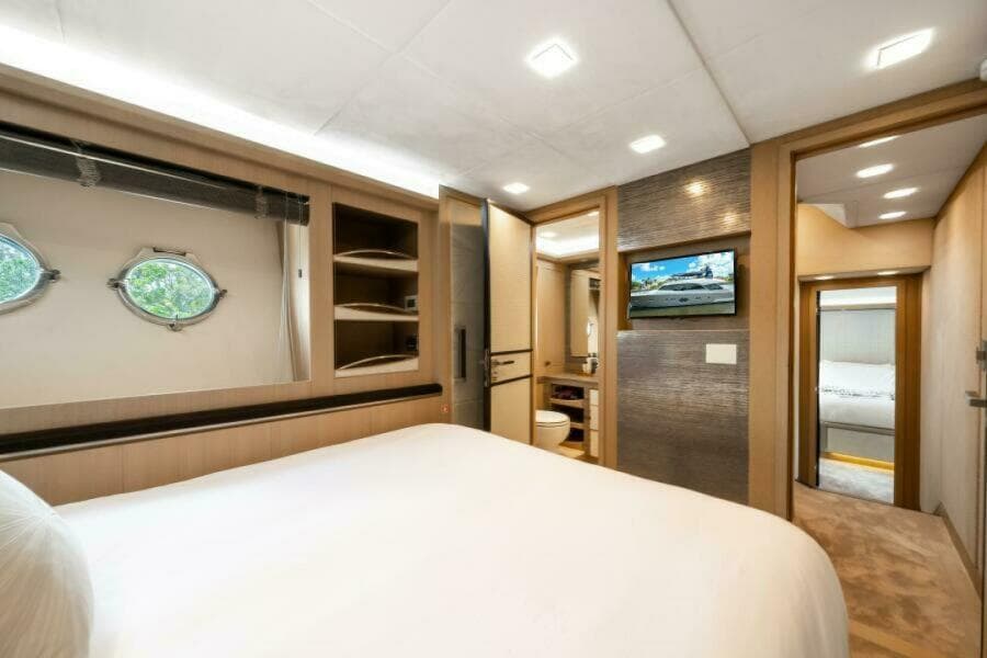 2015 Monte Carlo Yachts MCY86