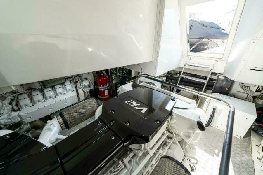 2015 Monte Carlo Yachts MCY86