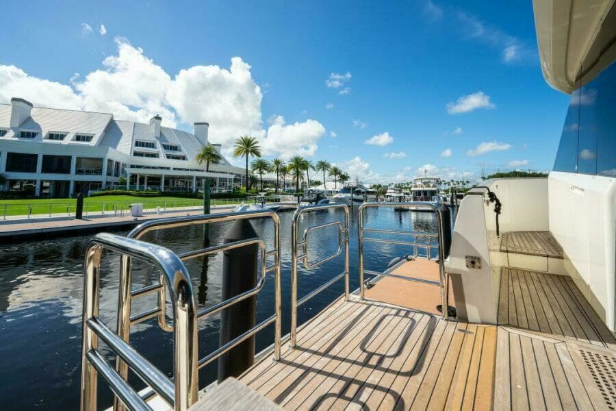 2015 Monte Carlo Yachts MCY86
