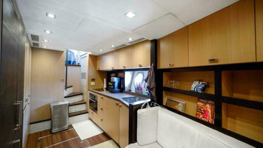 2015 Monte Carlo Yachts MCY86