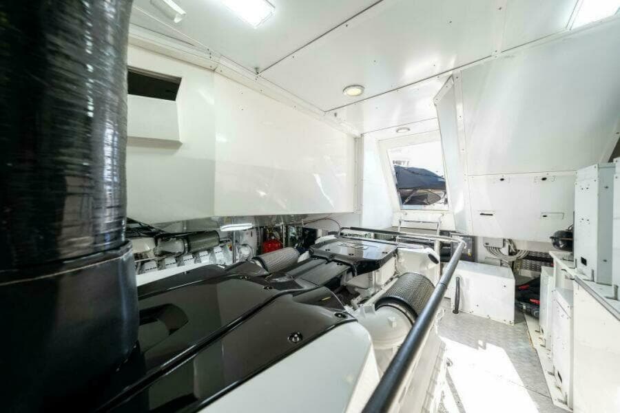 2015 Monte Carlo Yachts MCY86
