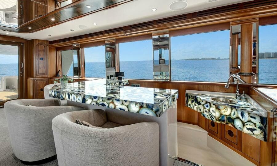 Main Deck Salon Bar 01 