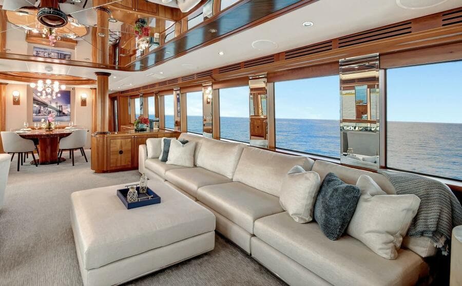 Main Deck Salon 03