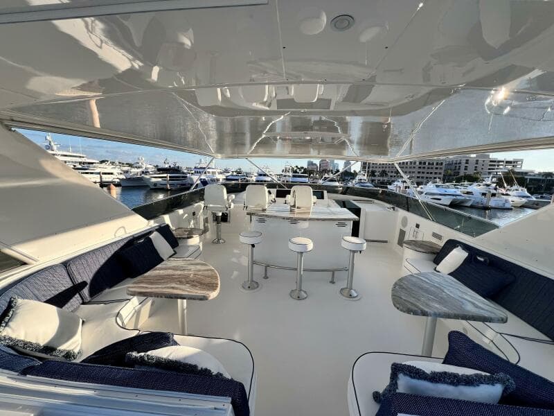 Flybridge Bar and Seating Area 02