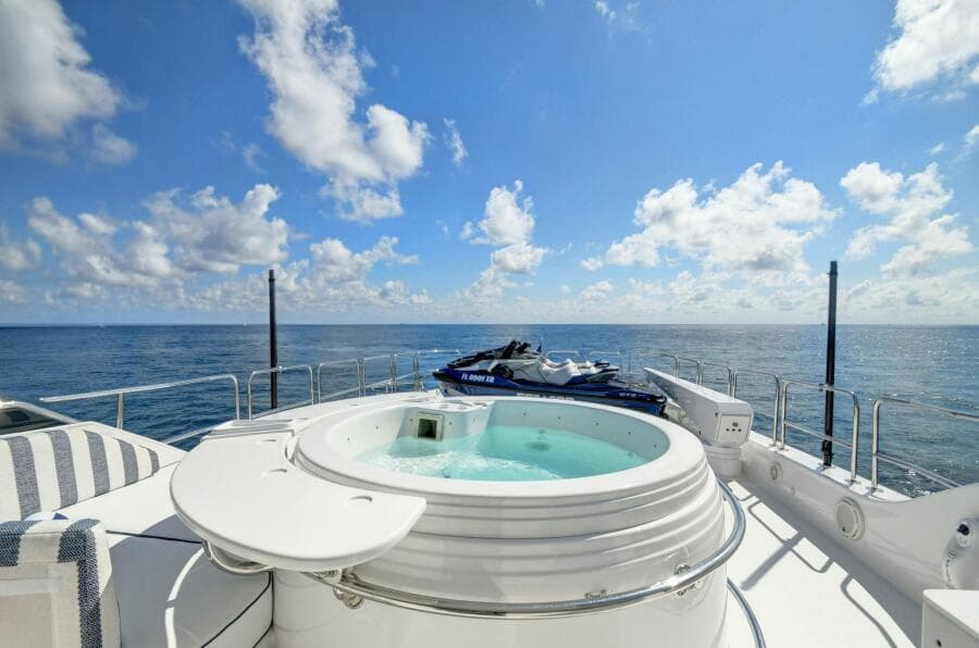 Flybridge Jacuzzi