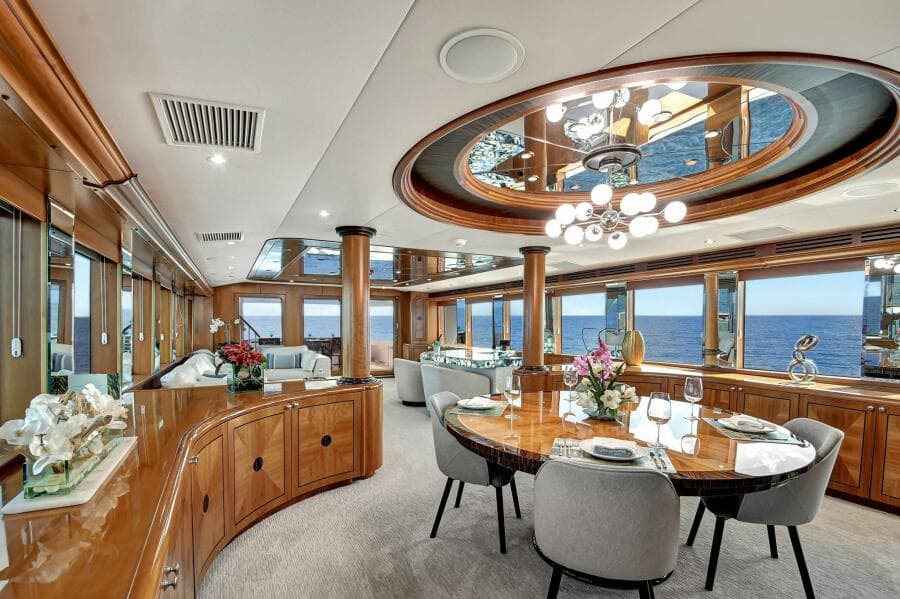 Main Deck Salon Dining Area 01