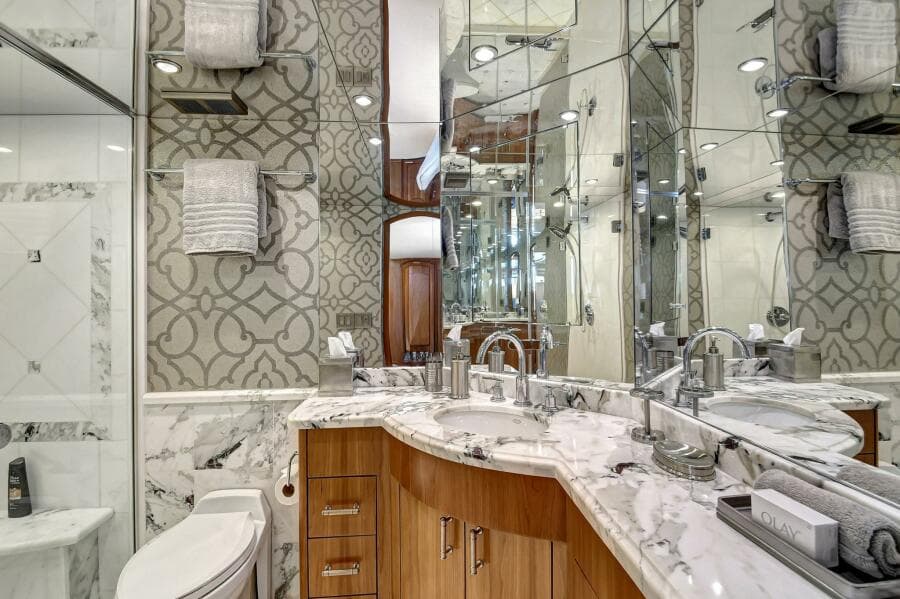 Lower Deck Midship Master Ensuite 