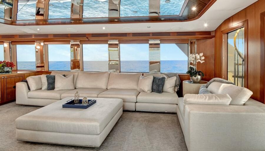 Main Deck Salon 02