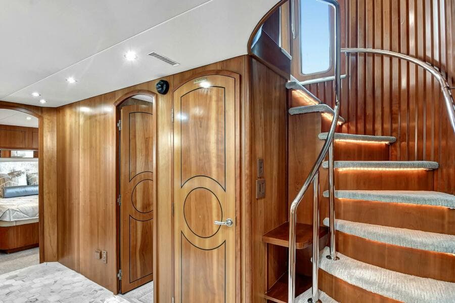 Lower Deck Foyer 01