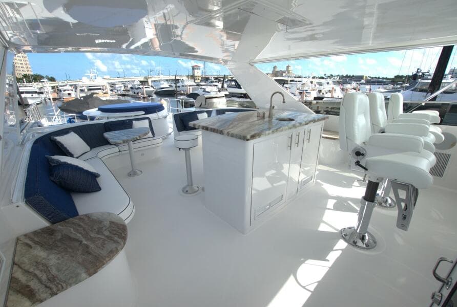 Flybridge Bar and Seating Area 01