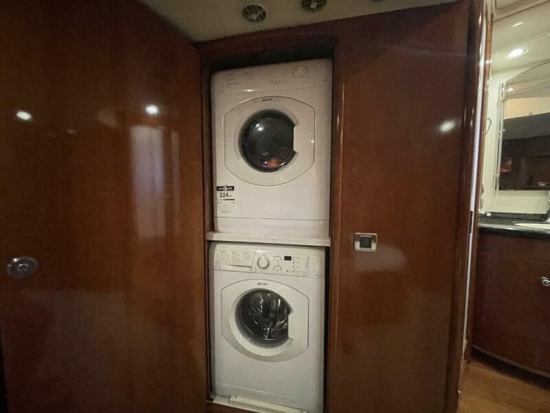 2006 Carver 56 VOYAGER