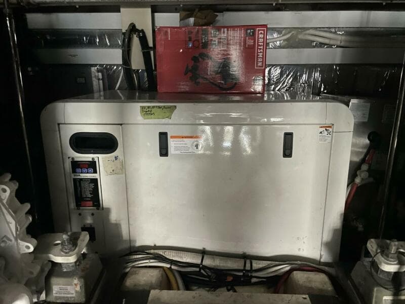 2006 Carver 56 VOYAGER
