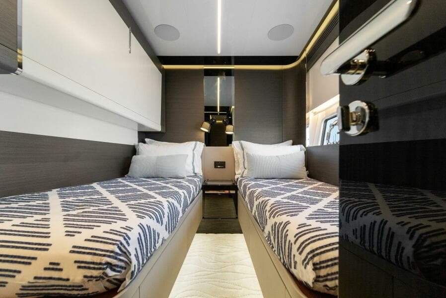 2022 Azimut S8