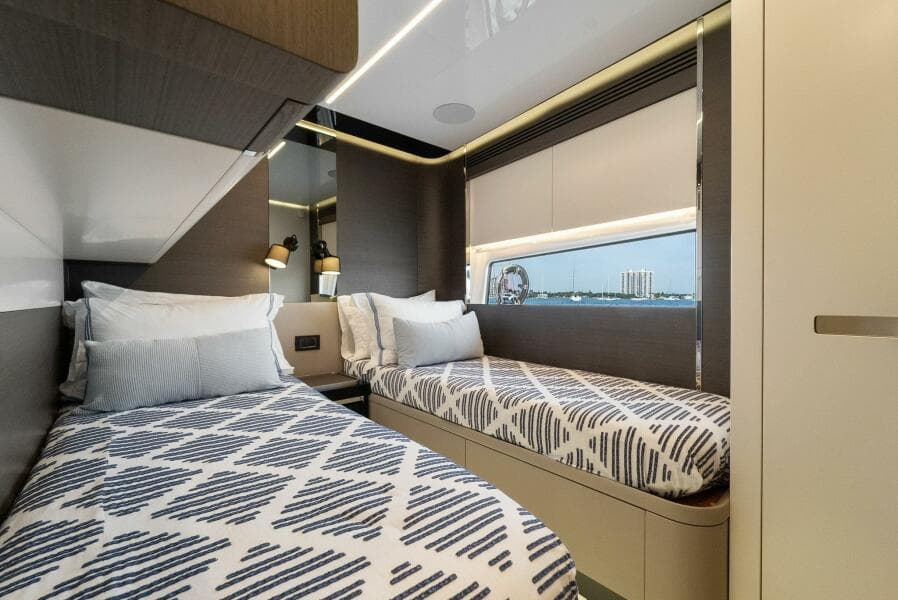 2022 Azimut S8