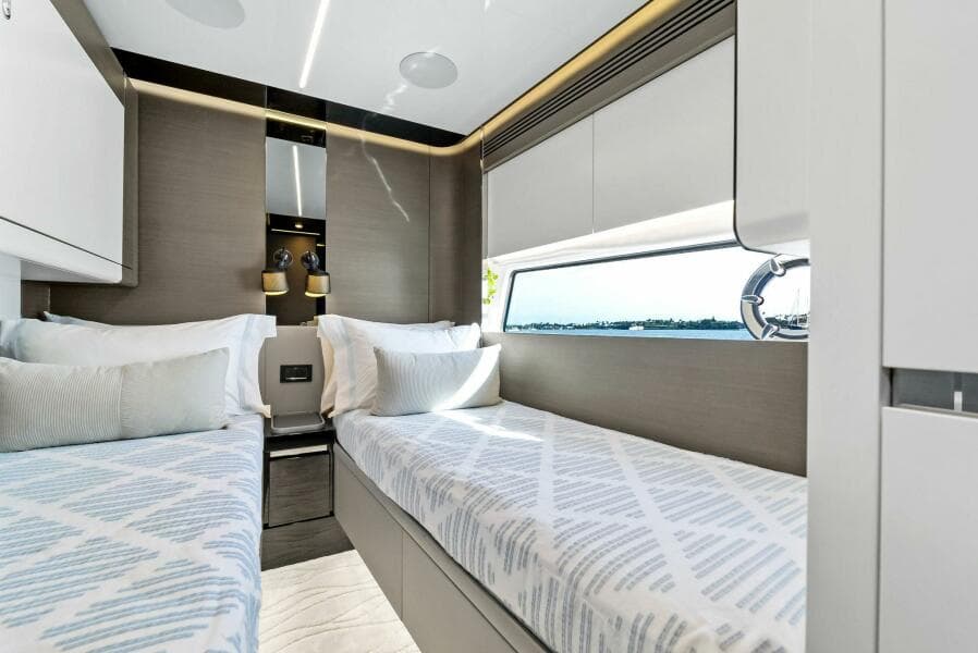 2022 Azimut S8