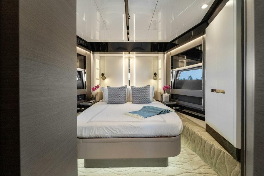 2022 Azimut S8