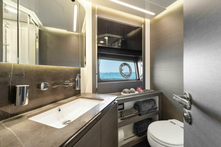 2022 Azimut S8