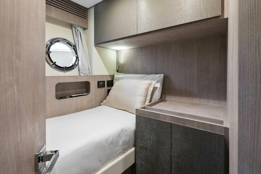 2022 Azimut S8