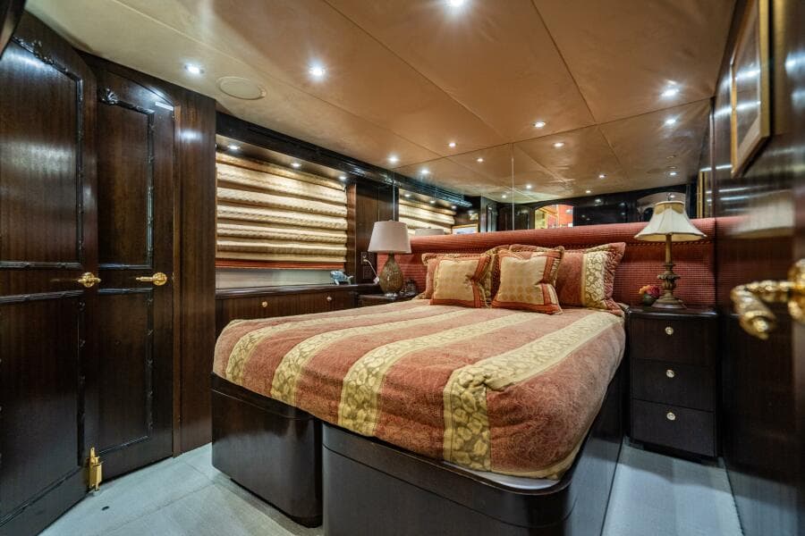 2001 Hatteras 100 Motor Yacht