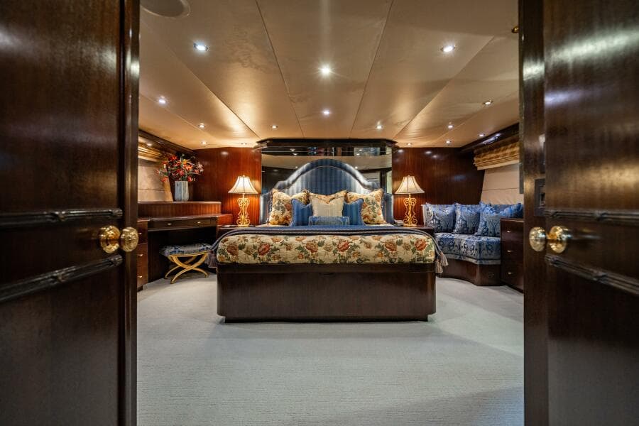 2001 Hatteras 100 Motor Yacht