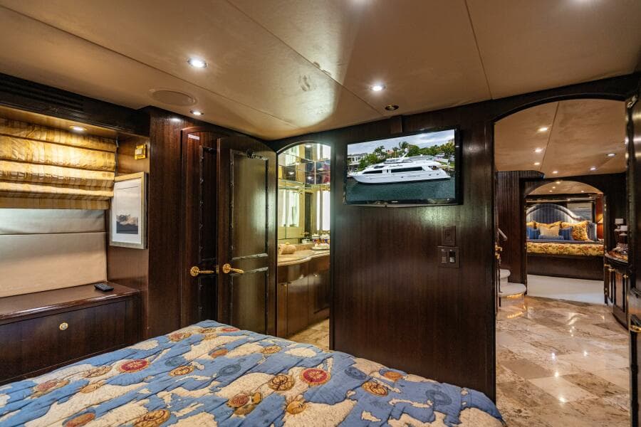 2001 Hatteras 100 Motor Yacht