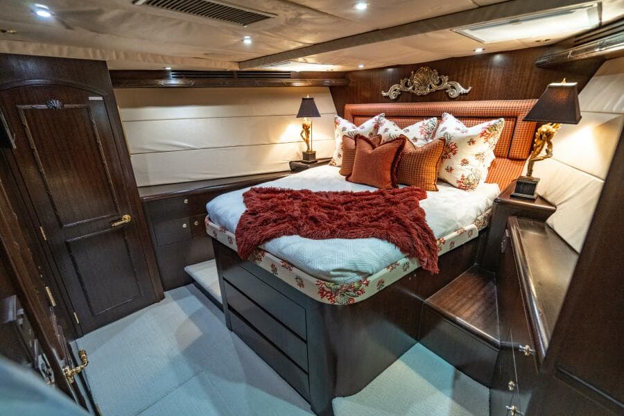 2001 Hatteras 100 Motor Yacht