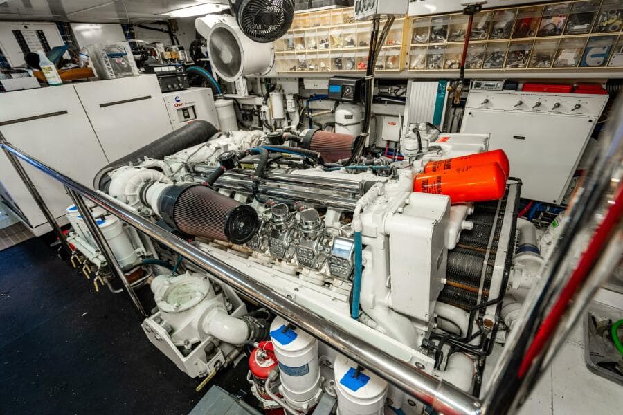 2001 Hatteras 100 Motor Yacht