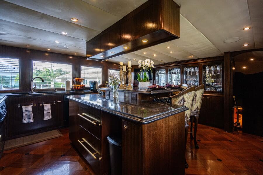 2001 Hatteras 100 Motor Yacht