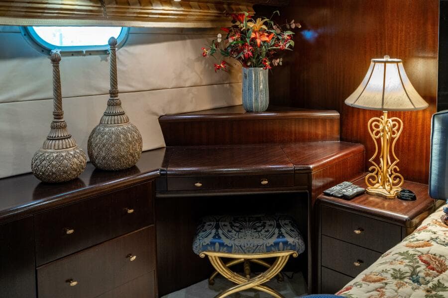 2001 Hatteras 100 Motor Yacht