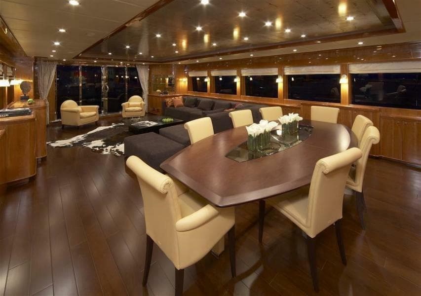 Salon Looking aft