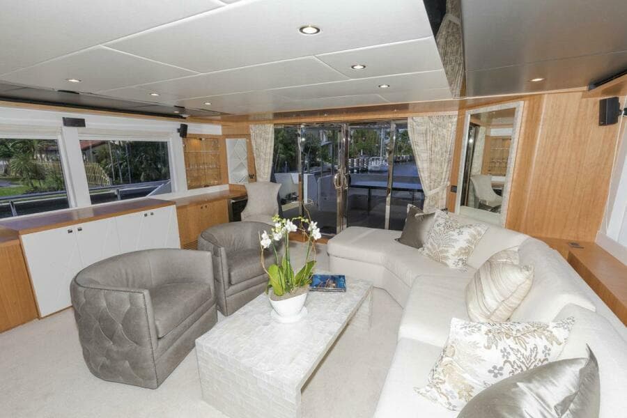 Salon Aft To Port