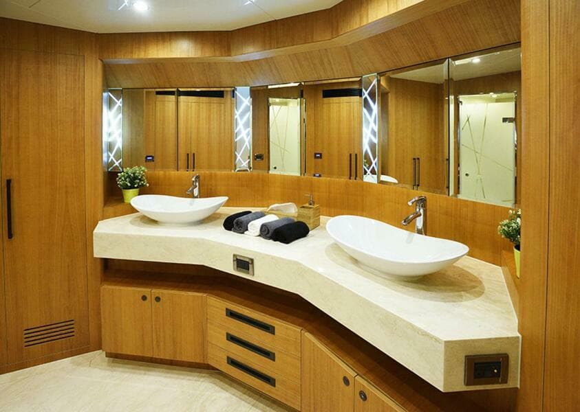 Master Head With Twin Sinks