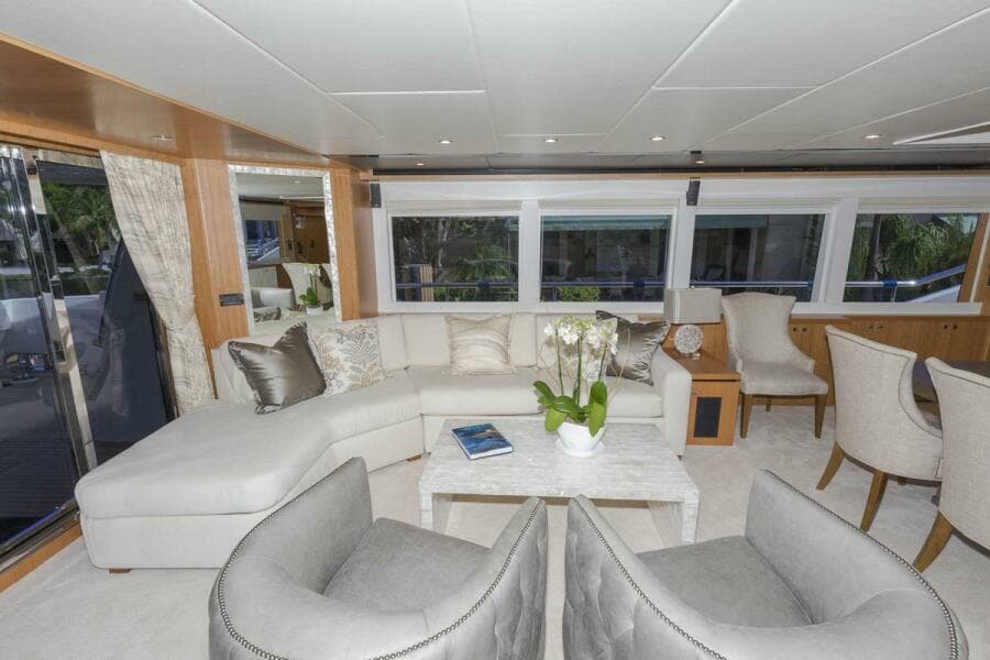 Salon Aft To Port