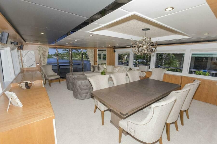 Salon Looking Aft