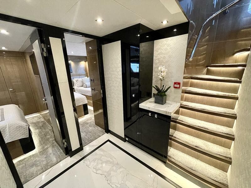 2021 Hargrave Skylounge Flush Deck